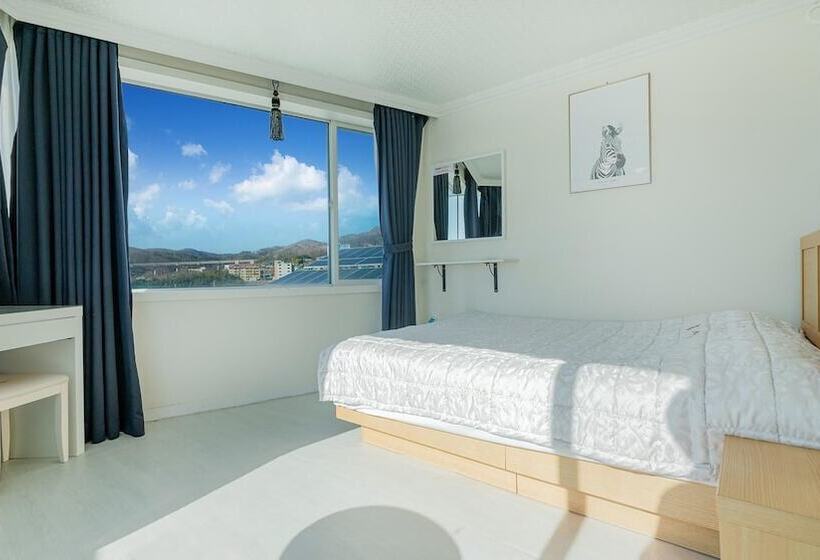 Gyeongju Neulsiwon Pension