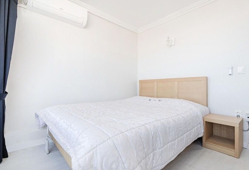 Gyeongju Neulsiwon Pension