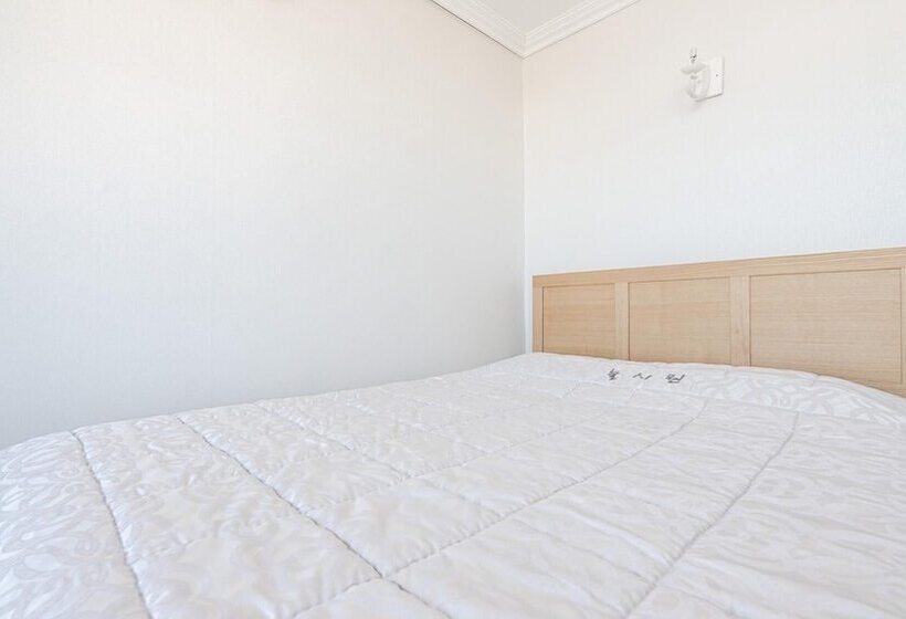 Gyeongju Neulsiwon Pension