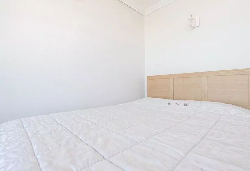 Gyeongju Neulsiwon Pension