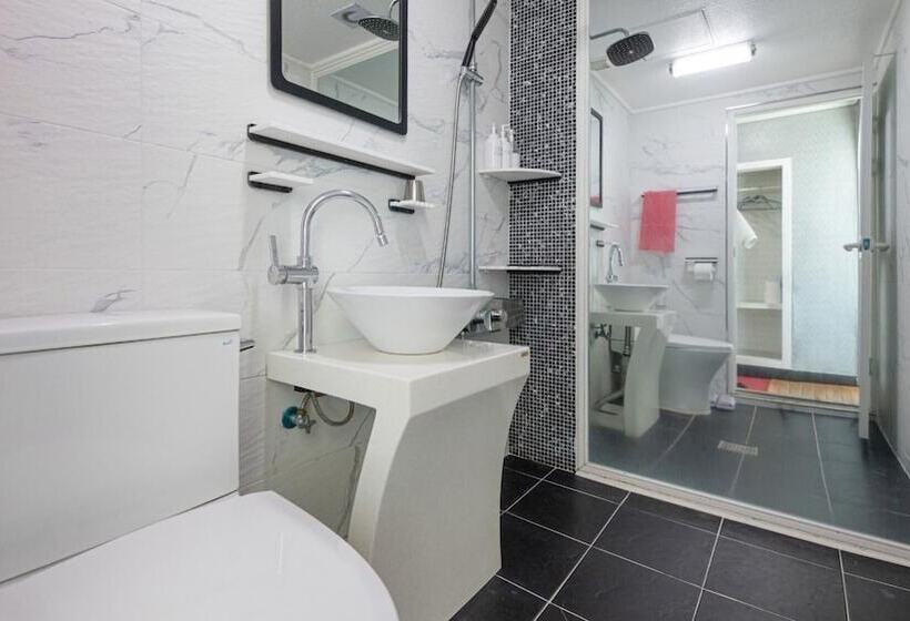 Gyeongju Neulsiwon Pension