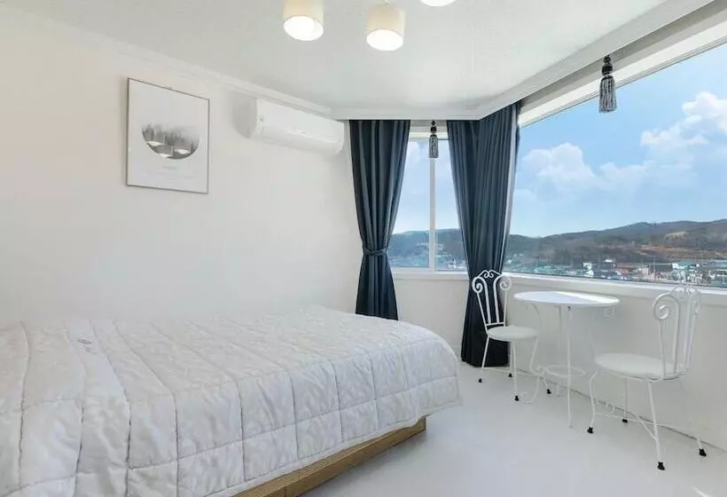 Gyeongju Neulsiwon Pension