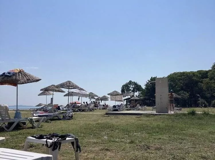 مسافرخانه Moonlight Ay Isigi