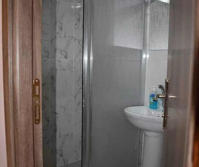 مسافرخانه Moonlight Ay Isigi