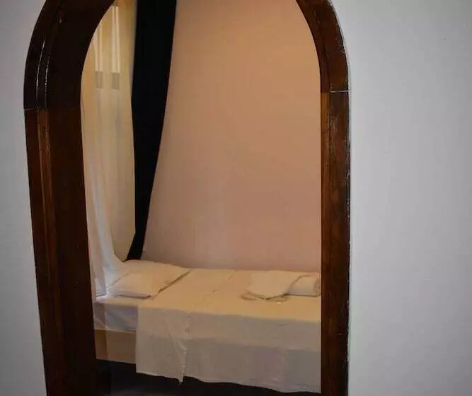 مسافرخانه Moonlight Ay Isigi