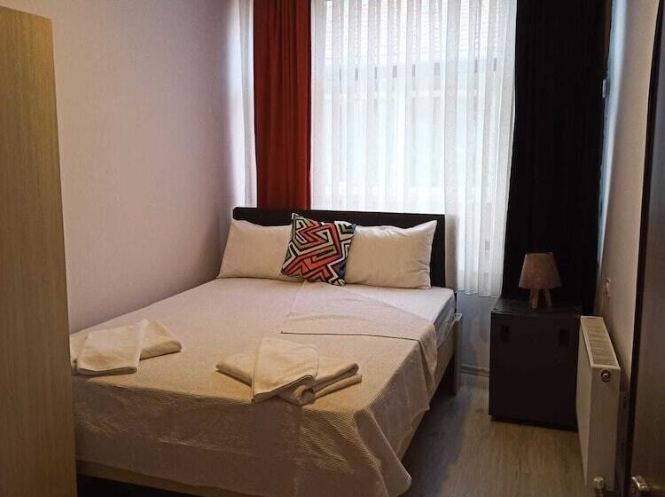 פונדק Moonlight Ay Isigi