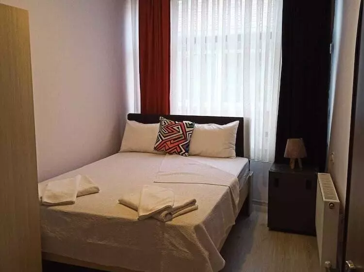 مسافرخانه Moonlight Ay Isigi