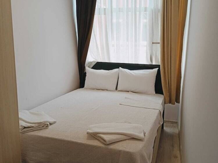 פונדק Moonlight Ay Isigi