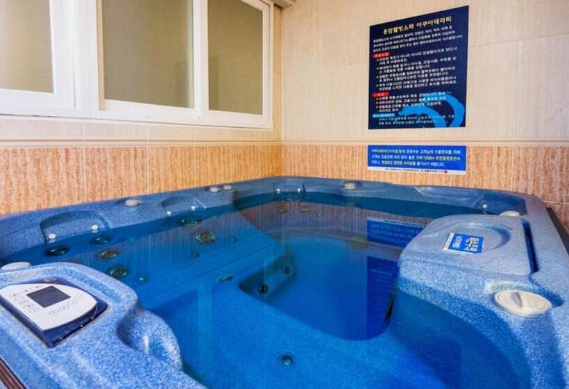 ホテル Benikea Cheongdo Yongam Oncheon