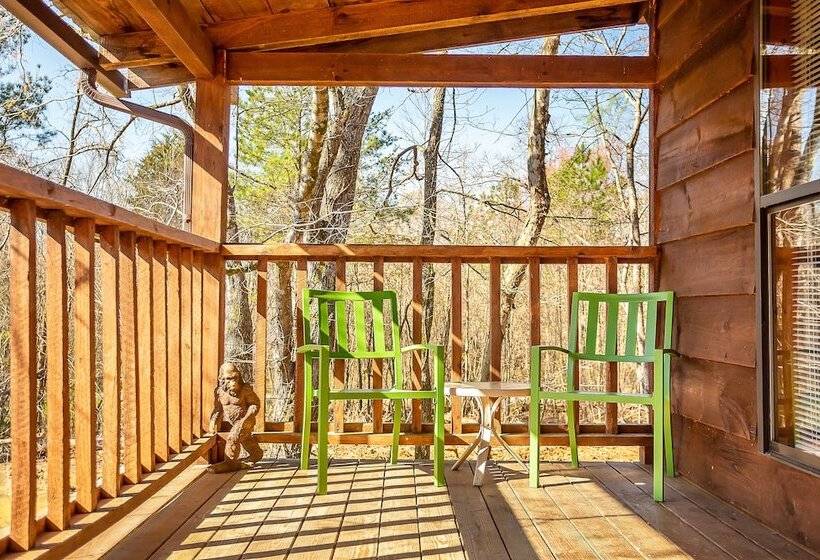 Отель Bigfoot Lodge Room Two