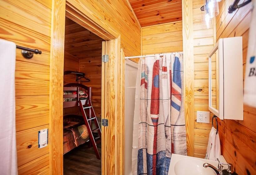 Отель Bigfoot Lodge Room Two