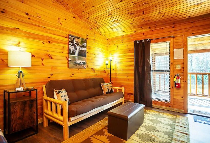Отель Bigfoot Lodge Room Two
