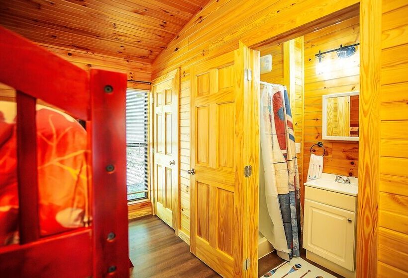 Отель Bigfoot Lodge Room Two