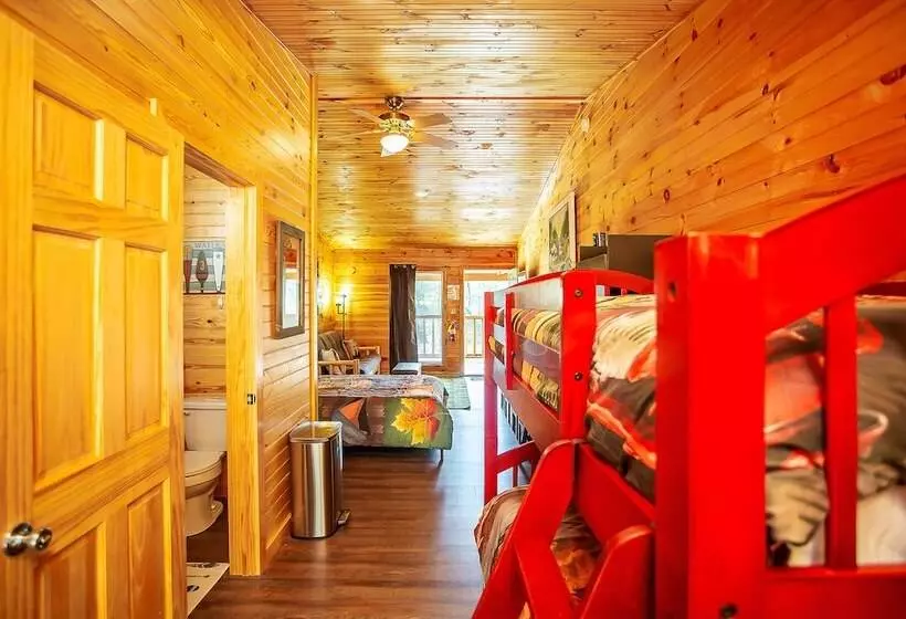 Hotelli Bigfoot Lodge Room Two