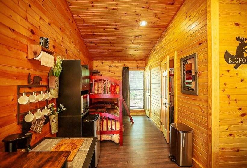 Отель Bigfoot Lodge Room Two