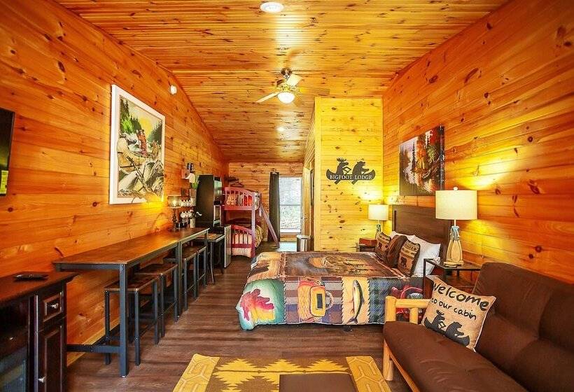 Отель Bigfoot Lodge Room Two