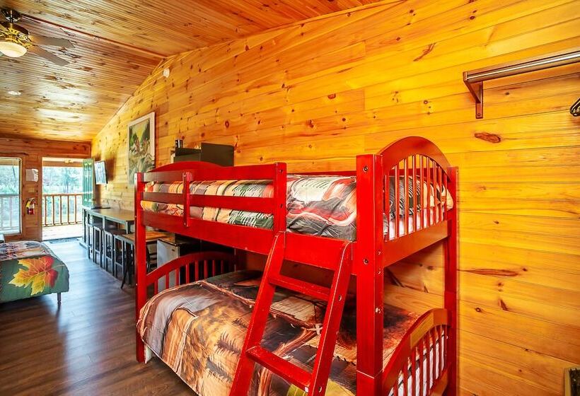 Отель Bigfoot Lodge Room Two