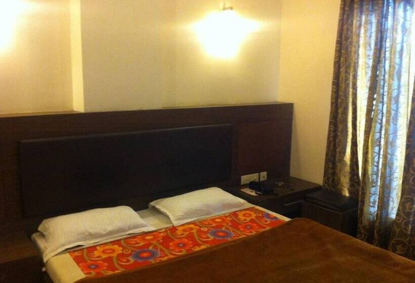 Hotel Goroomgo Green Hill Imphal