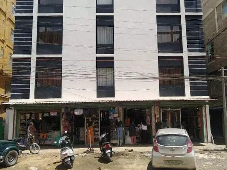 Hotel Goroomgo Green Hill Imphal