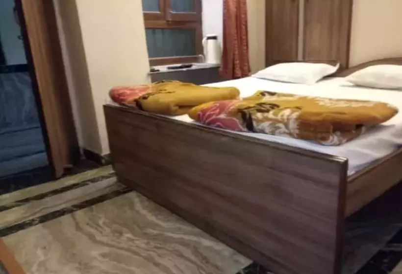 Hotelli Goroomgo The Central Guest House Kanpur