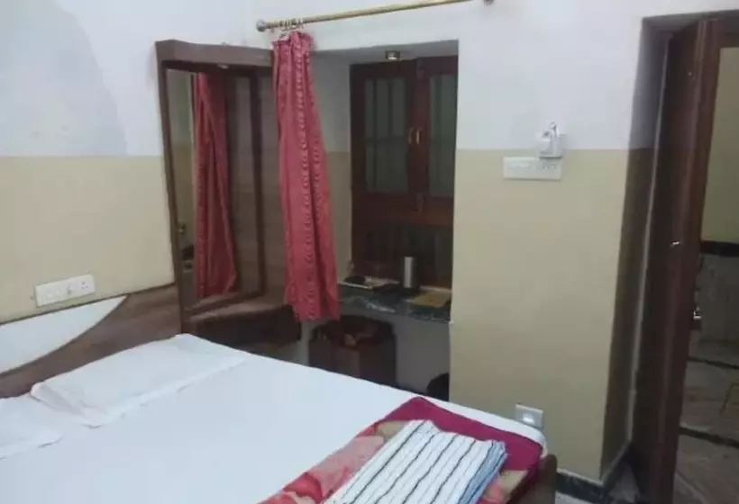 Hotelli Goroomgo The Central Guest House Kanpur