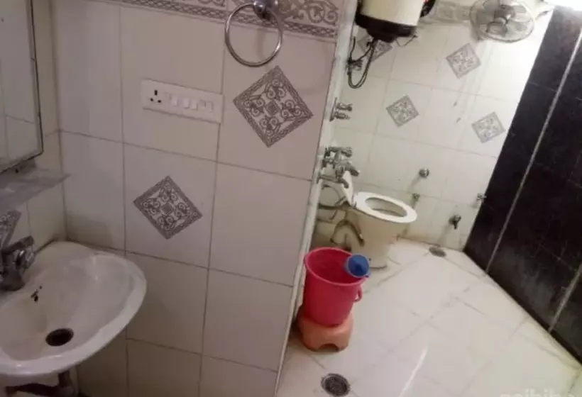 Hotelli Goroomgo The Central Guest House Kanpur