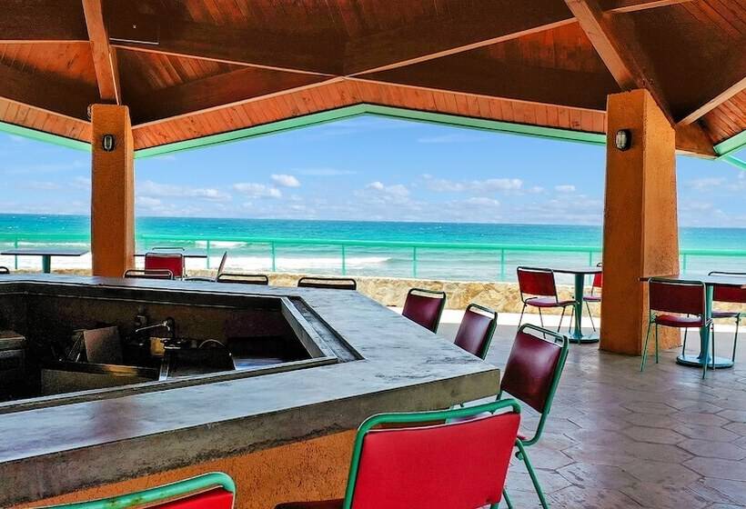 Grapetree Bay Hotel And Villas