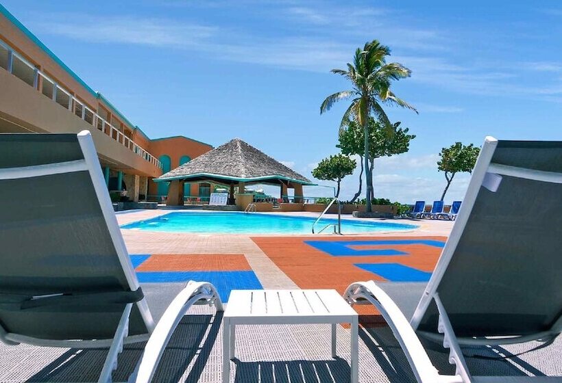 Grapetree Bay Hotel And Villas