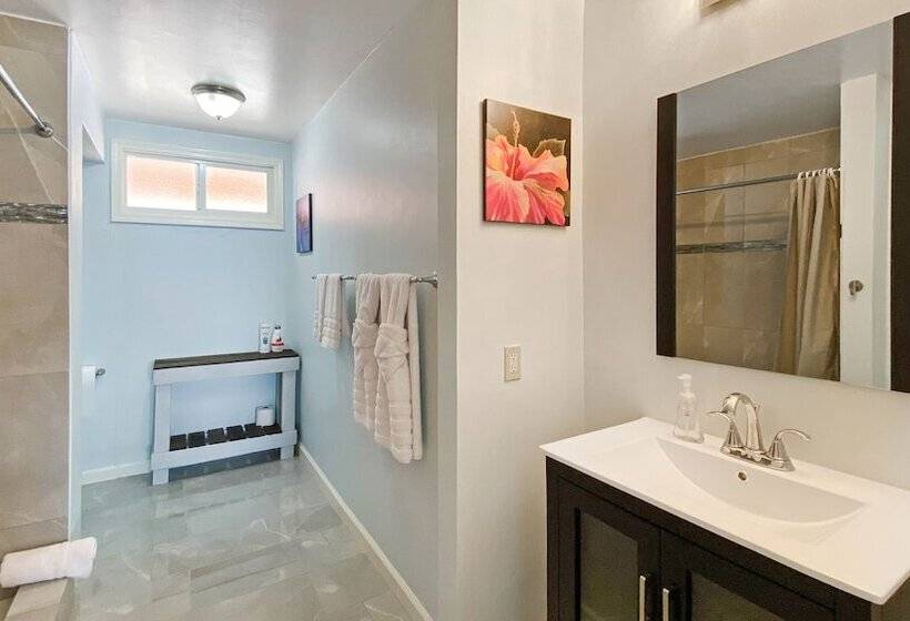 Grapetree Bay Hotel And Villas