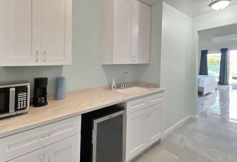 Grapetree Bay Hotel And Villas