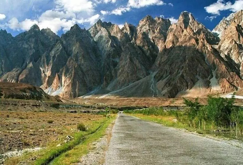 هتل Hunza Marcopolo Inn