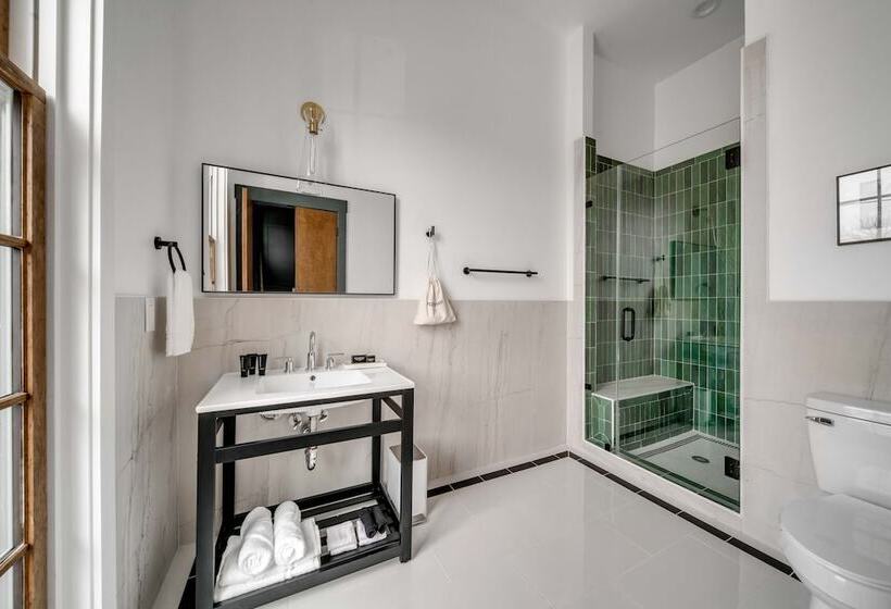 ホテル The Emerald Boutique Stays