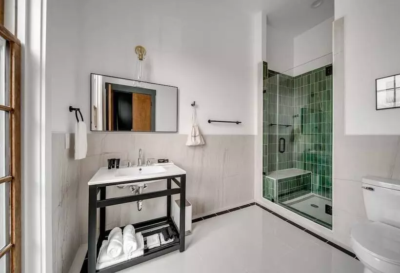 ホテル The Emerald Boutique Stays