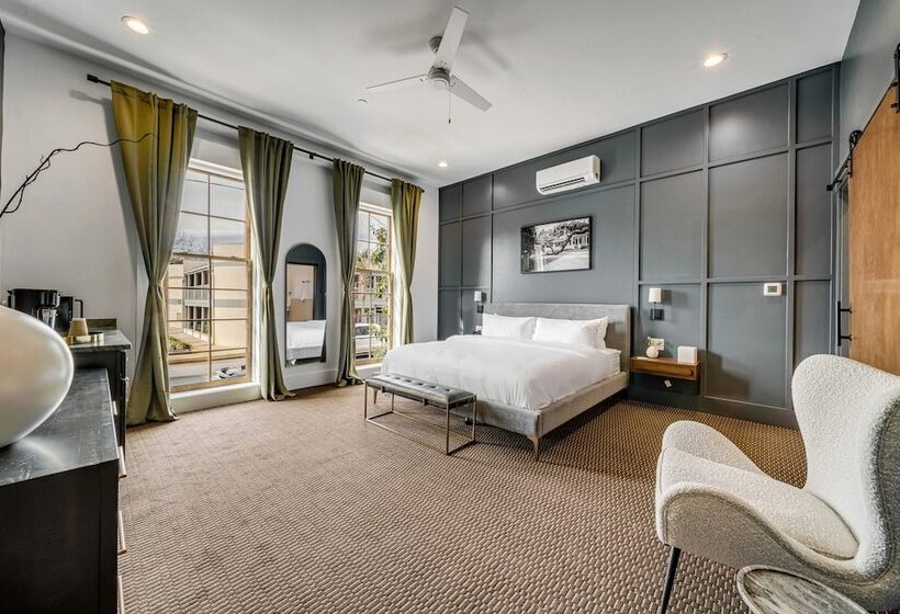 ホテル The Emerald Boutique Stays