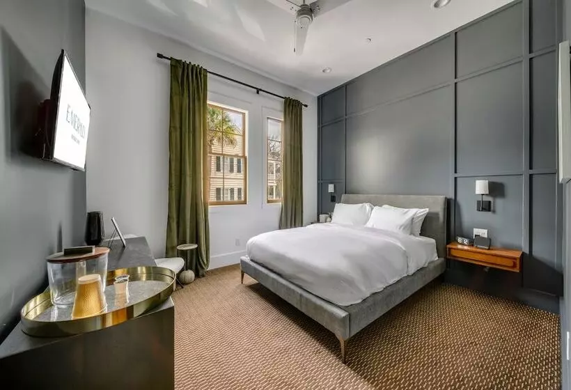 ホテル The Emerald Boutique Stays