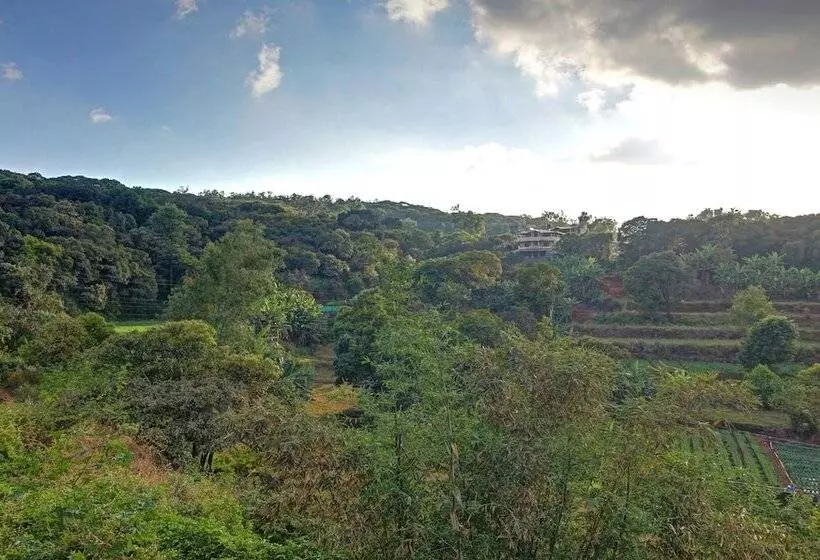 ホテル Treebo Raaya Regency