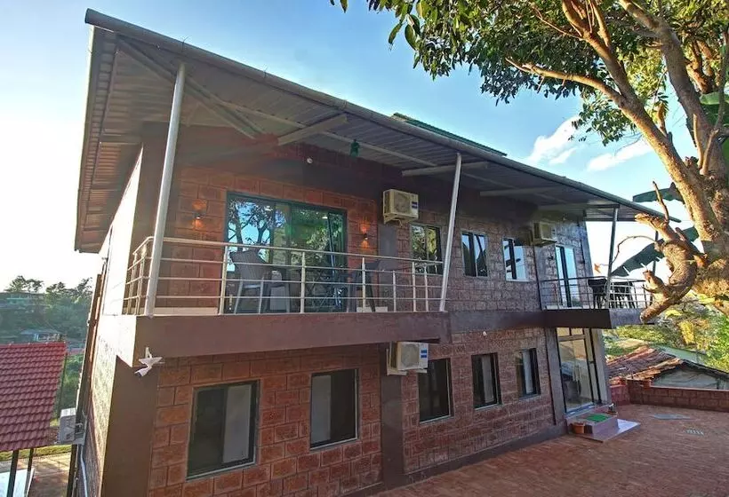 ホテル Treebo Raaya Regency