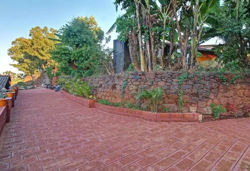 ホテル Treebo Raaya Regency