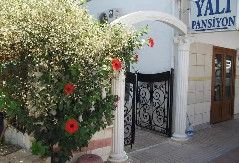 ホテル Yali Pansi̇yon