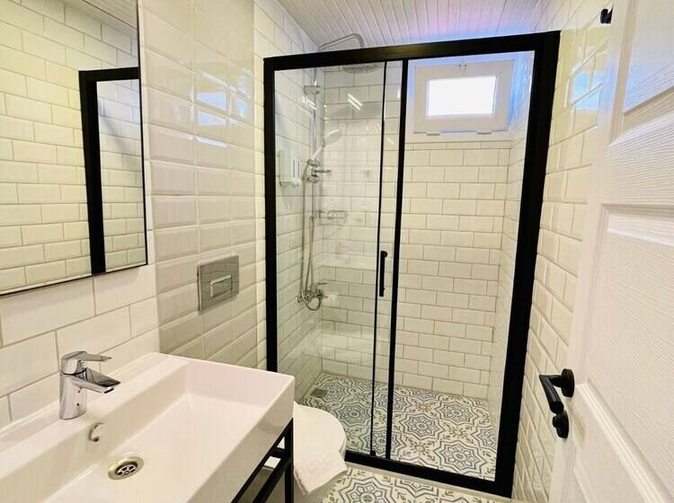 هتل Yali Pansi̇yon