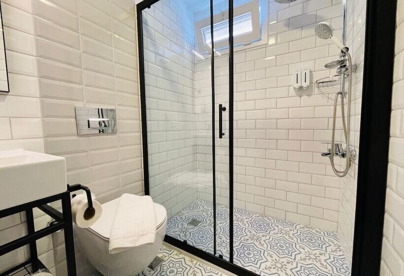 هتل Yali Pansi̇yon