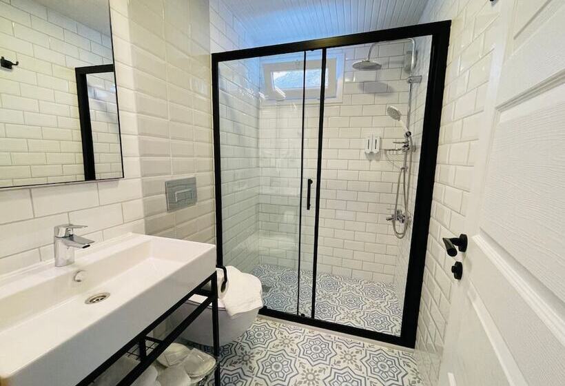 هتل Yali Pansi̇yon