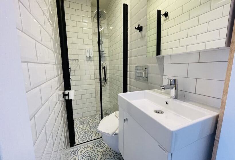 هتل Yali Pansi̇yon