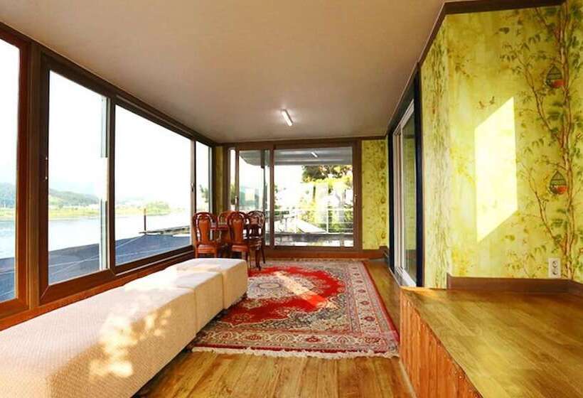 Yangpyeong Ganggaui Achim Pension