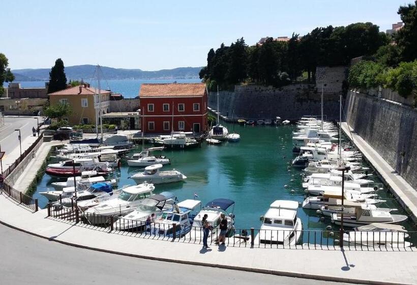 Bed and Breakfast Nautical Rooms In Old Part Of The Town