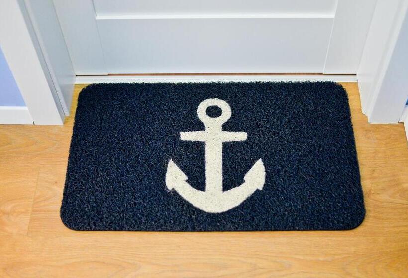 Bed and Breakfast Nautical Rooms In Old Part Of The Town