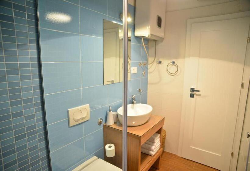 Bed and Breakfast Nautical Rooms In Old Part Of The Town