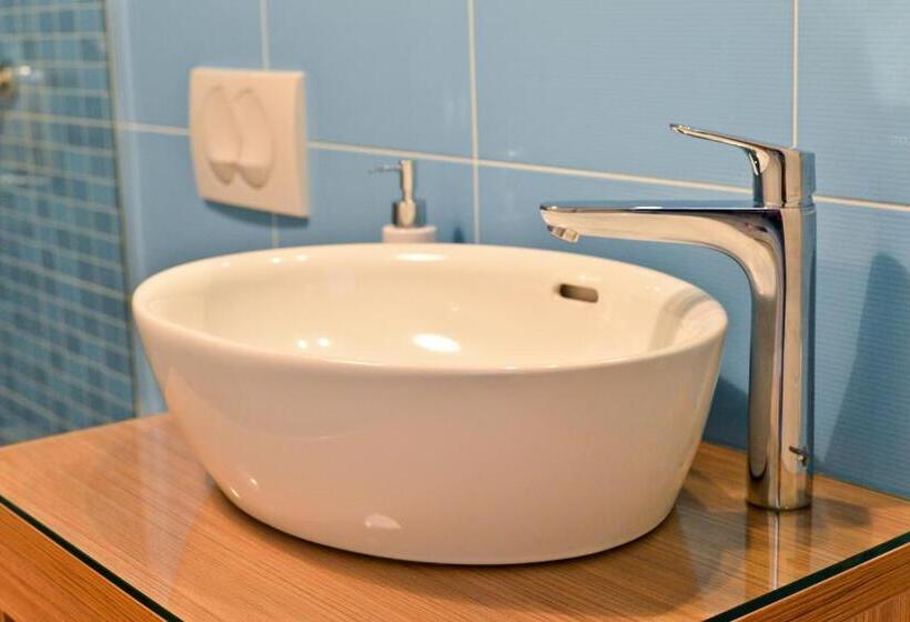 Bed and Breakfast Nautical Rooms In Old Part Of The Town