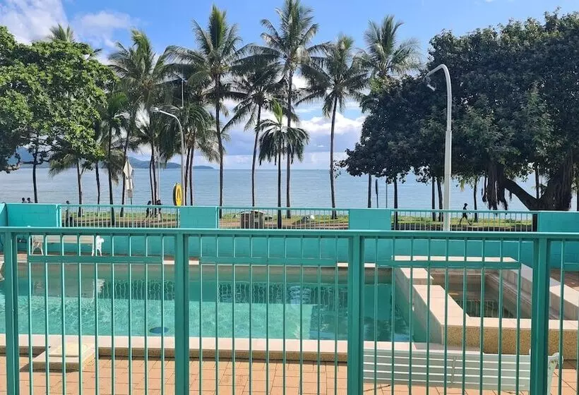 Emthree Seaside Apartments