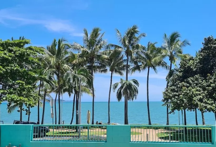 Emthree Seaside Apartments